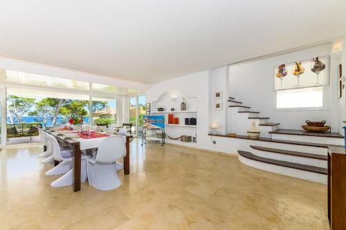 Sch�ne Villa Am Meer In Sant Elm - 3001
