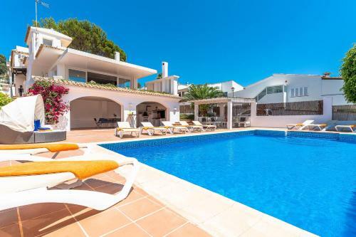 Sch�ne Villa Am Meer In Sant Elm - 3001