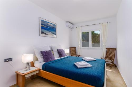 Sch�ne Villa Am Meer In Sant Elm - 3001