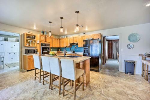 Grand Lake Getaway With Resort-like Amenities!