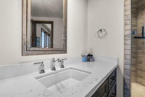 Bend Luxury Escape!