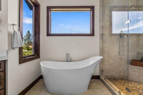 Bend Luxury Escape!