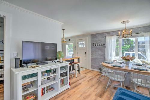 Quaint Sur La Mer Cottage With Deck, Fire Pit