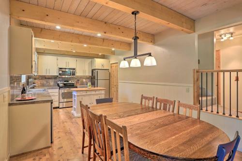 Forest Haven With Hot Tub - 1 Mi To Village!