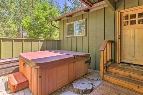 Forest Haven With Hot Tub - 1 Mi To Village!