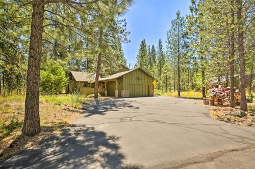 Forest Haven With Hot Tub - 1 Mi To Village!