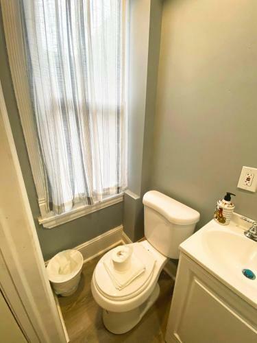 Pet Friendly Budget Apartment Near Roosevelt Boulevard