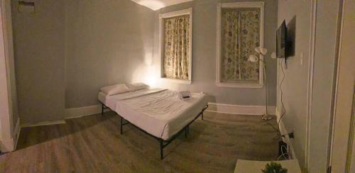 Pet Friendly Budget Apartment Near Roosevelt Boulevard
