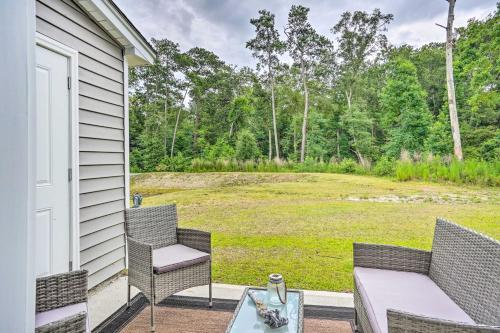 Charleston Area Getaway With Pond Views And Patio