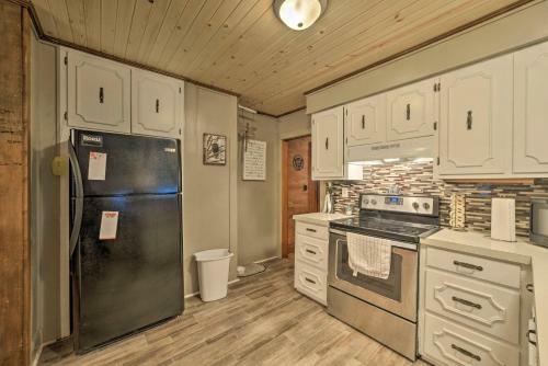 Reelfoot Retreat With Fire Pit - Walk To Lake!