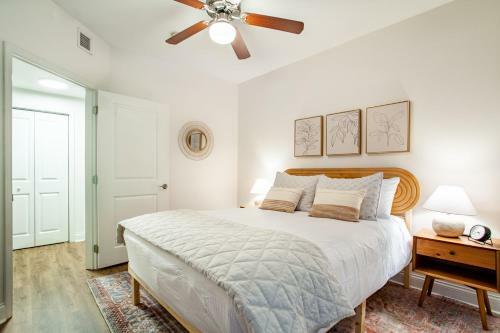 Riverside Condo Downtown River Views Access