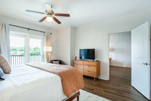 Riverside Condo Downtown River Views Access