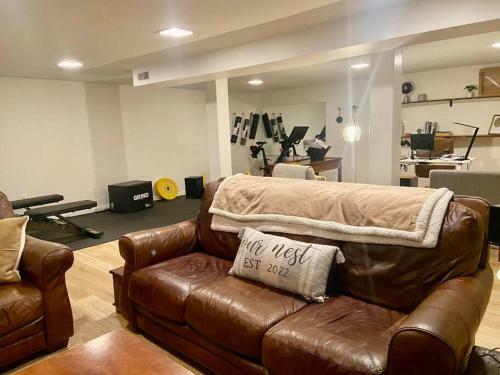Nashville Oasis: Gym, Golf, Yard, Prime Location