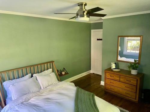 Nashville Oasis: Gym, Golf, Yard, Prime Location