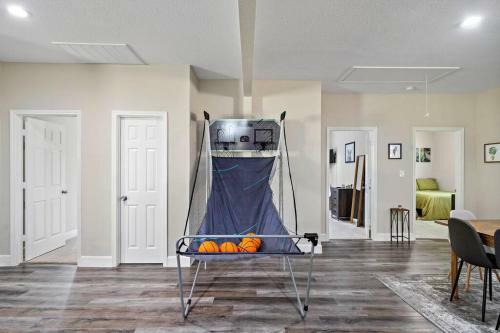 Central & Stylish Home With Games 8 Mins To Downtown