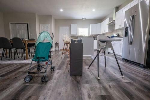 Central & Stylish Home With Games 8 Mins To Downtown