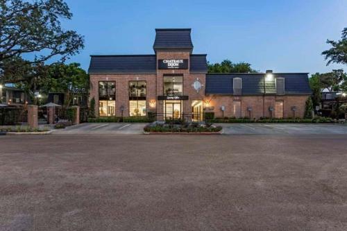 Apartamento Chateaux Dijon In Midtown Houston With 2 Queen Size