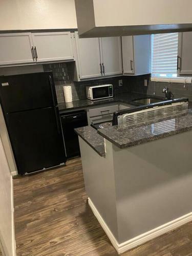 Apartamento Chateaux Dijon In Midtown Houston With 2 Queen Size