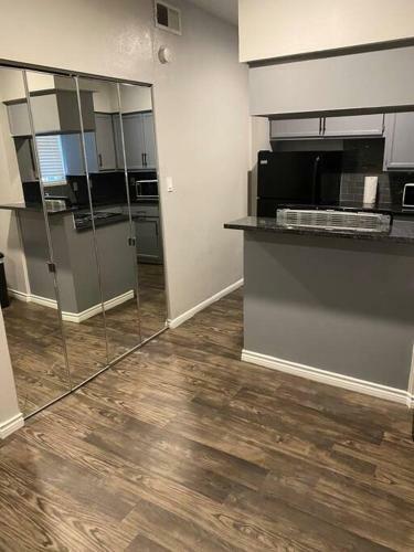 Apartamento Chateaux Dijon In Midtown Houston With 2 Queen Size