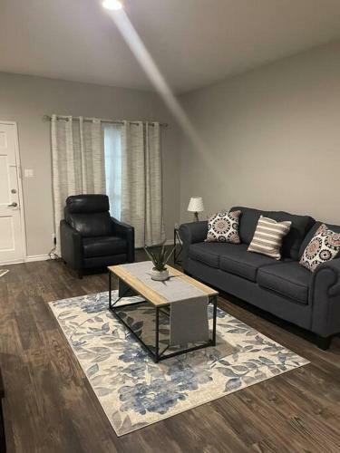 Apartamento Chateaux Dijon In Midtown Houston With 2 Queen Size