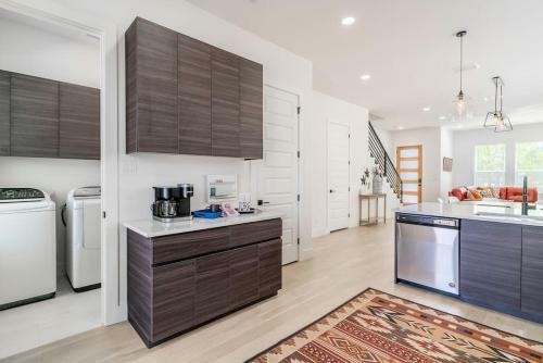 Star Point Spacious Family Townhome With Roof Deck