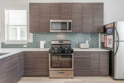 Star Point Spacious Family Townhome With Roof Deck