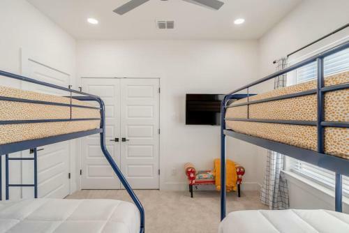 Star Point Spacious Family Townhome With Roof Deck