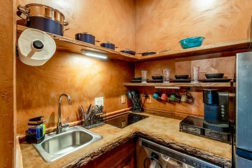 Zion White Bison Glamping & Rv Resort - Tipis And Kivas