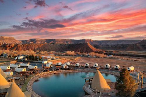 Zion White Bison Glamping & Rv Resort - Tipis And Kivas