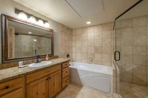 Spacious Two Bedroom With Pool Steps To Skiing And Golf Enjoy Sv322ab