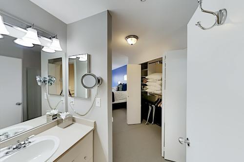 Hotel Belltown Condo Unit 733