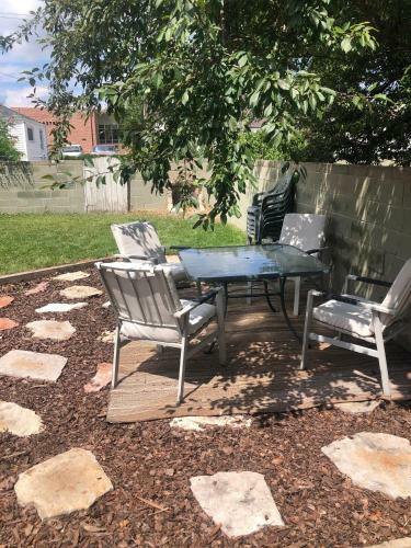 Two Evergreens / Coffee Hub, Fast Internet, Kid Friendly