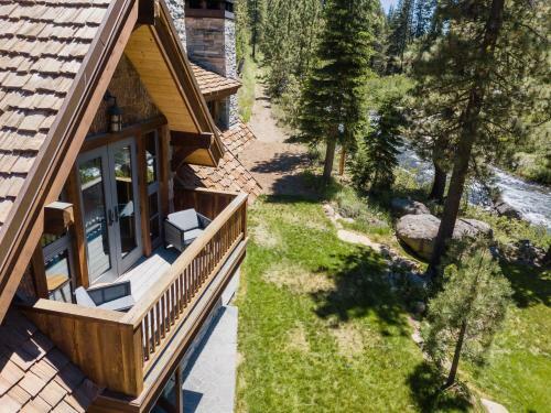 Hunter By Avantstay Riverfront Cabin W Prvt Cottage 5mins From Squaw
