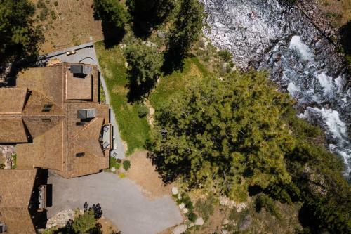 Hunter By Avantstay Riverfront Cabin W Prvt Cottage 5mins From Squaw