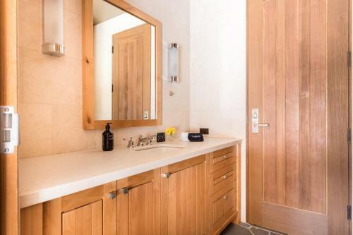 Hunter By Avantstay Riverfront Cabin W Prvt Cottage 5mins From Squaw