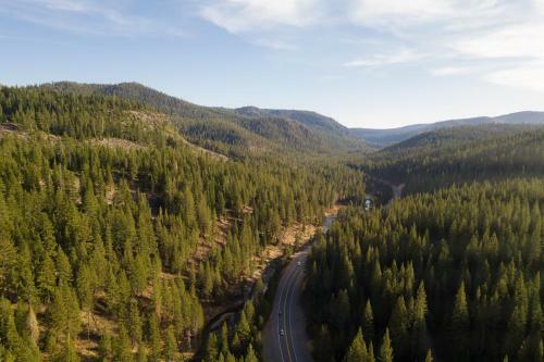 Hunter By Avantstay Riverfront Cabin W Prvt Cottage 5mins From Squaw