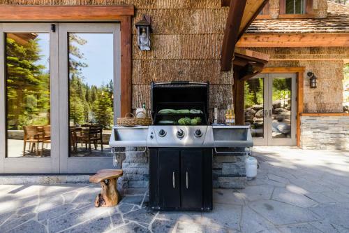 Hunter By Avantstay Riverfront Cabin W Prvt Cottage 5mins From Squaw