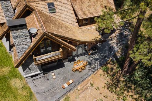 Hunter By Avantstay Riverfront Cabin W Prvt Cottage 5mins From Squaw