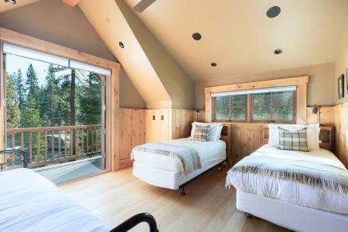 Hunter By Avantstay Riverfront Cabin W Prvt Cottage 5mins From Squaw