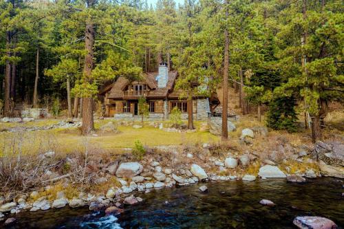 Hunter By Avantstay Riverfront Cabin W Prvt Cottage 5mins From Squaw