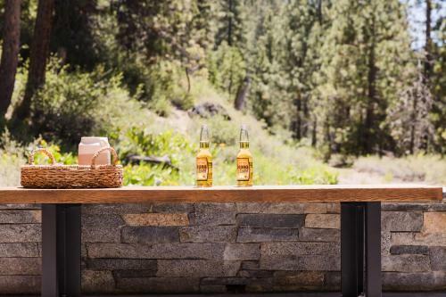 Hunter By Avantstay Riverfront Cabin W Prvt Cottage 5mins From Squaw