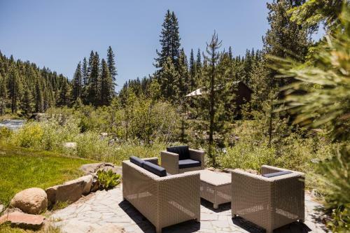 Hunter By Avantstay Riverfront Cabin W Prvt Cottage 5mins From Squaw