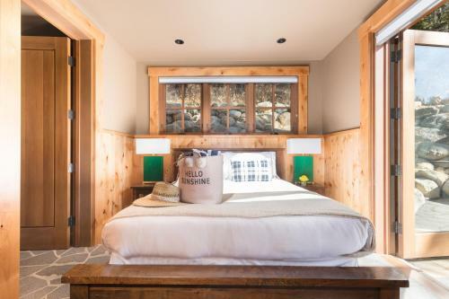 Hunter By Avantstay Riverfront Cabin W Prvt Cottage 5mins From Squaw