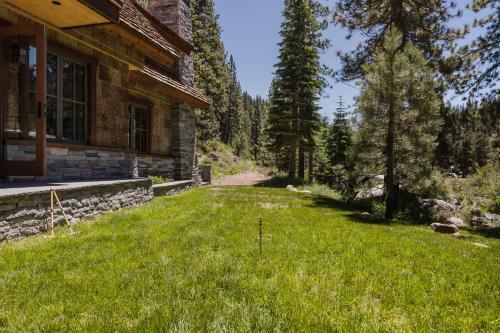 Hunter By Avantstay Riverfront Cabin W Prvt Cottage 5mins From Squaw