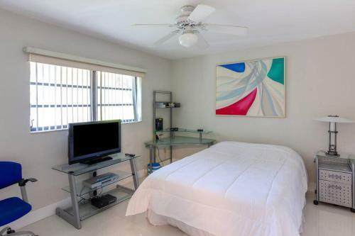 Spacious 3 Bed/2.5bath Miami Home W/ Pool!