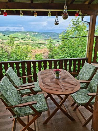 Hostal Arts Guest House -beautiful Villa For 6 Persons