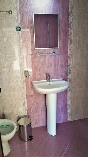 Hostal Arts Guest House -beautiful Villa For 6 Persons