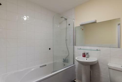 Convenient One Bedroom Apartment Near City Centre