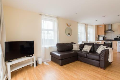 Convenient One Bedroom Apartment Near City Centre