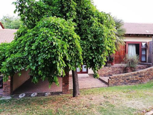 Hostal Dumelang Executive Lodge - Midrand, Free Wifi And Parking